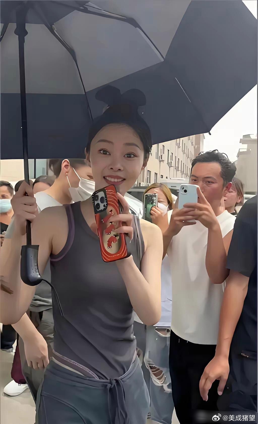 有点好奇宋轶这件衣服要怎么上厕所