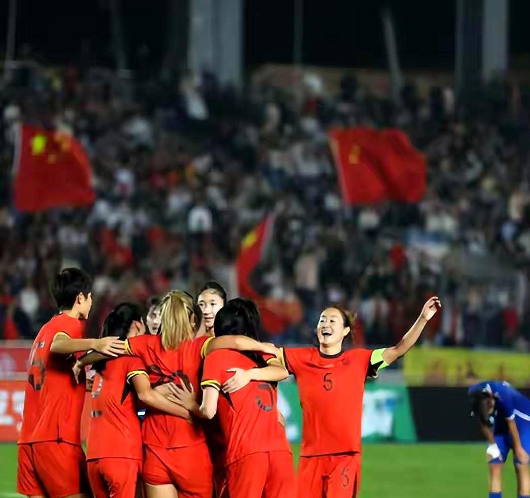 裁判哨响前最后十秒，一脚贴地冷箭直接把印度女足踹进地狱。越南队替补席全疯了，但此