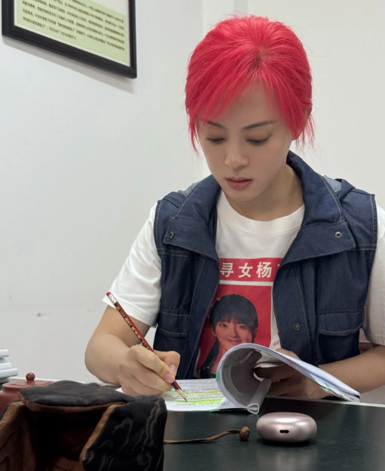 孙俪发了一条动态，字里行间透着一种让人揪心的悲伤看完让人不禁感叹：孙俪也快扛不