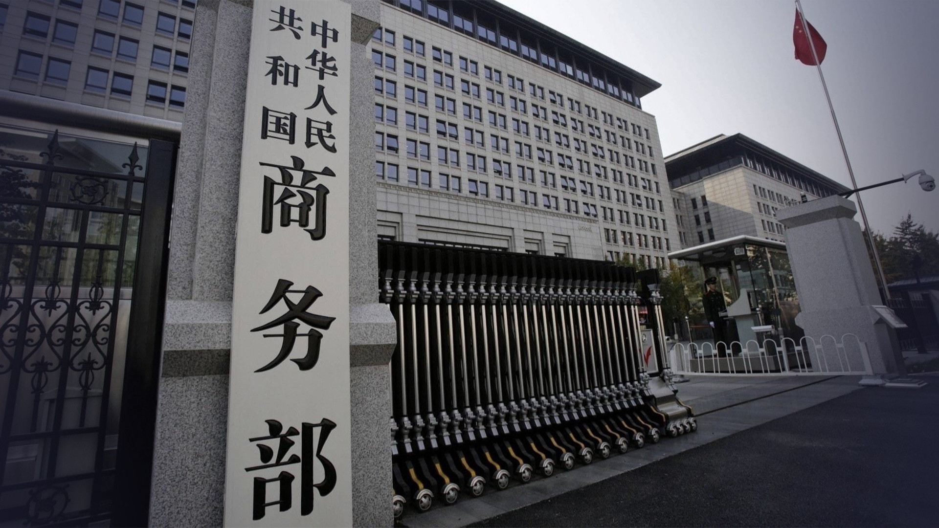中美谈判开启,美愿降税至80%,换中国重大让步?华春莹给出2句话