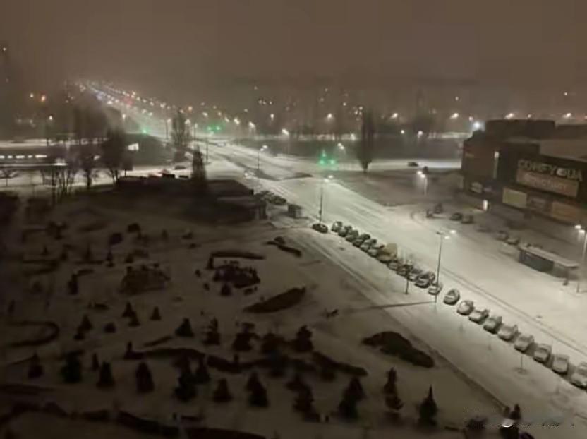 欧洲多位领导人接连对俄罗斯空袭乌克兰的行为发声谴责！英国首相斯塔默、法国总统马克