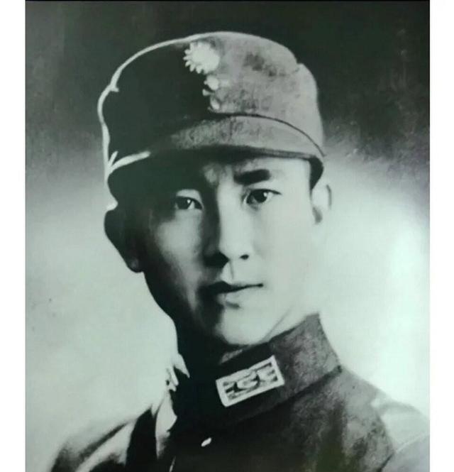 1934年的北平，寒风刺骨，八大胡同却热闹非凡。国民党特务王天木带着手下，在妓院
