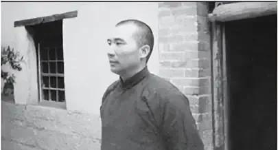 王耀武的战场权谋与命运沉浮草根逆袭的军政密码1904年，山东泰安山王庄的