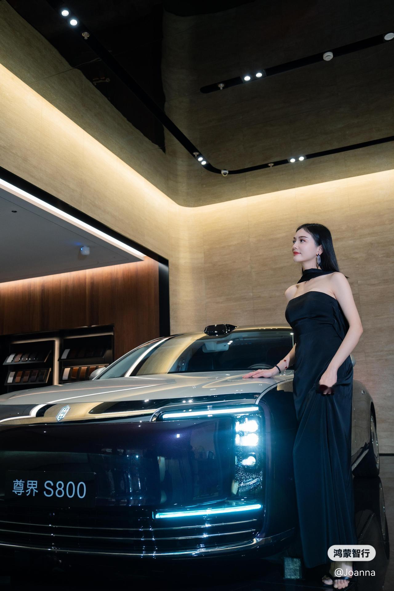 尊界S800车上的我，让你高攀不起。提车问界M8的我，让你只想得到。既然，真情得