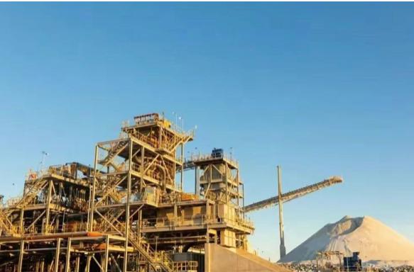 “大胆加价，中国人会买单的！”澳洲西部的拍卖会上，锂辉石精矿价格像坐了火箭，从3