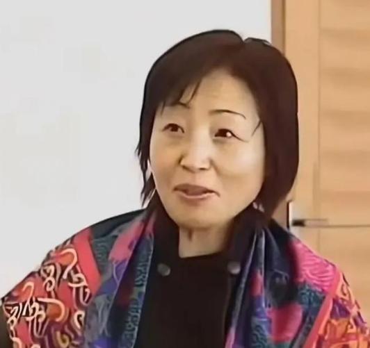 施幼珍为什么从头到尾不表态白手起家时当掉自己手镯拿两千块钱撑起娃哈哈这份