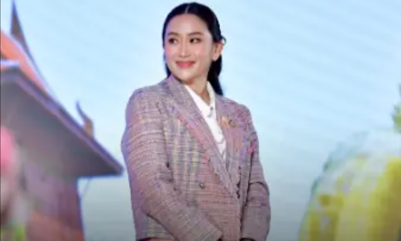 洪森没想到，佩通坦还留了一手，当着全世界的面，给了柬方难堪刚坐上泰国文化部长