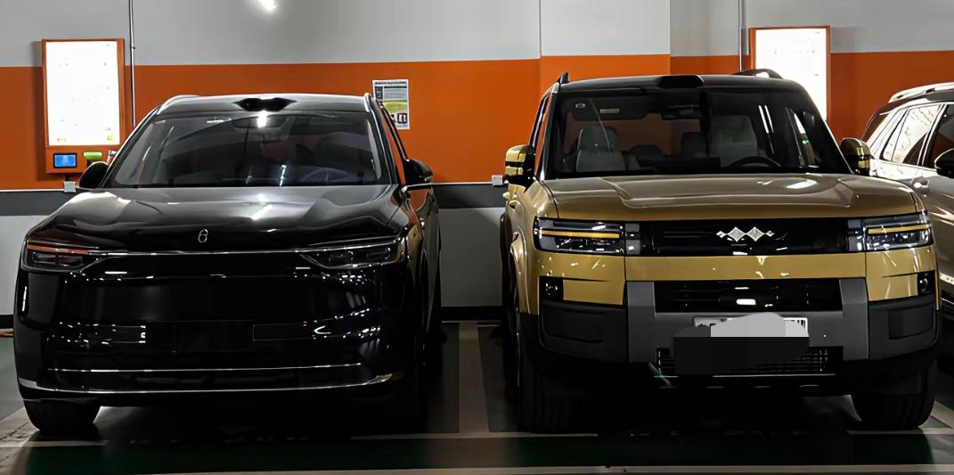 华为汽车与比亚迪相遇！比亚迪赢了！华为问界和比亚迪这款越野车放到一起，问