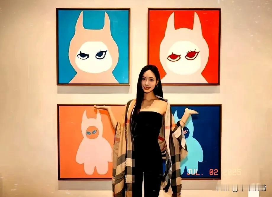 小S二女儿Lily的个人画展又被群嘲了！昨天Lily在办个人画展，小S全家