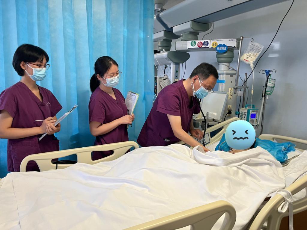 很多人觉得ICU是医院里最能赚钱的科室，毕竟一天就能烧掉上万块，账单看着触目惊心