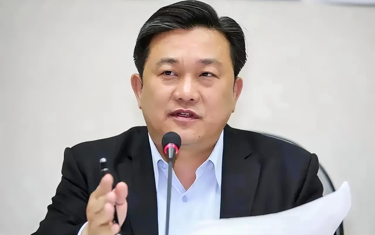 胡言乱语！12月31日，“台独”分子王定宇在社交媒体大放厥词：“大陆军演吓不倒台