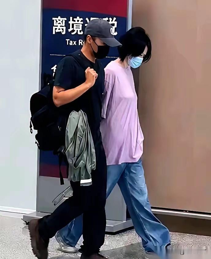 我有一个预感经历过父亲去世，现在40多接近50的年纪。谢霆锋更重视家人，估计他