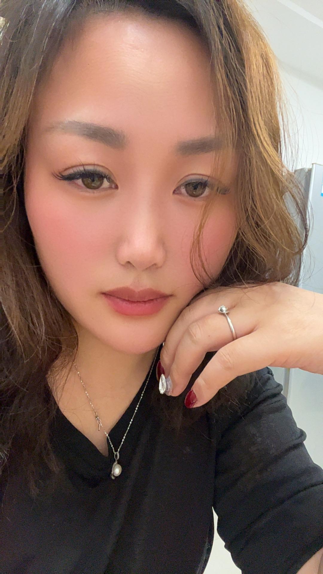 我喜欢喝酒吗？真的不喜欢，只是喜欢醉的感觉，无法用语言表达现在的心情...