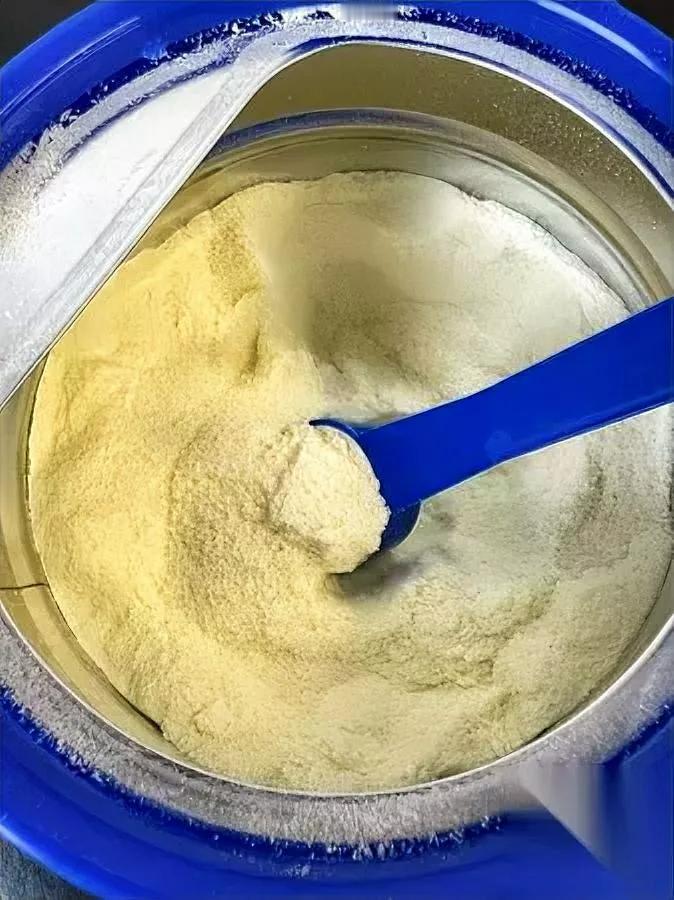 网友的招儿，我服了[捂脸哭]他家柯基生病没胃口，买的羊奶粉泡狗粮——狗子闻都不