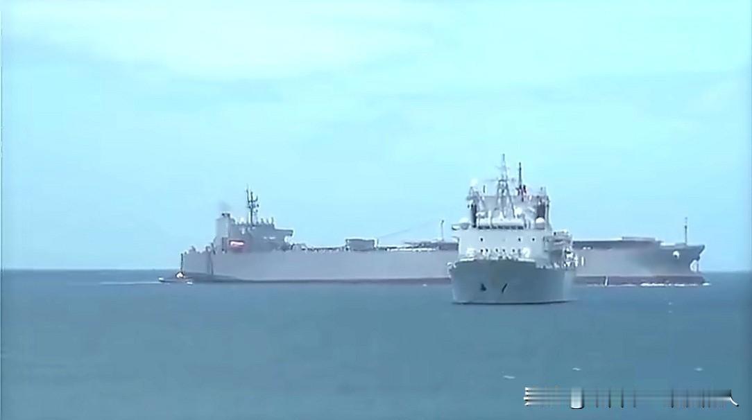 伊朗、中国和俄罗斯的海军舰艇已抵达南非开普敦，参加金砖国家联合海军演习。视频中