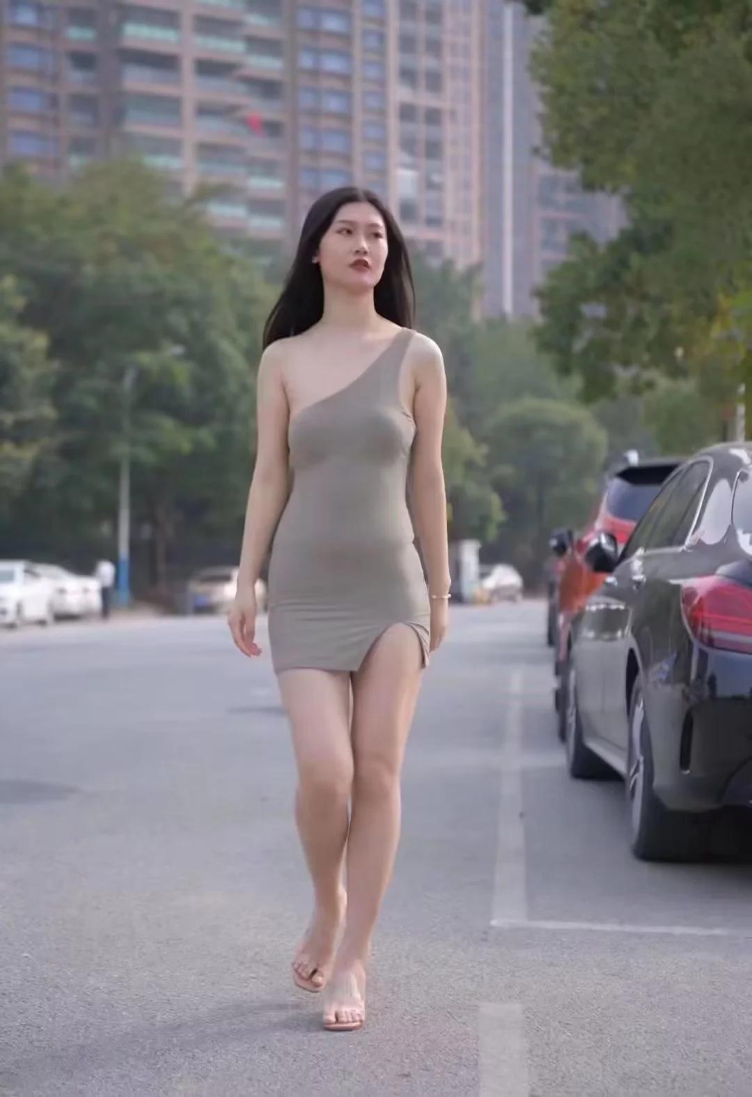 张爱玲：我写过1000句关于爱情的情话，却唯独没得到他的心。