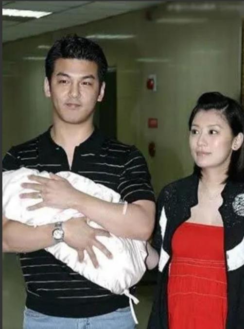 2005年，贾静雯生了一个女儿，婆婆气得破口大骂。后来贾静雯离婚，婆婆高兴坏了，