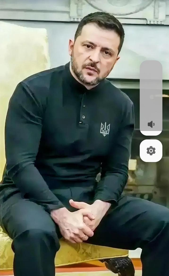 这泽连斯基是不是有点太把自己当回事了？1月25号跑到立陶宛去喊话，说是乌克兰