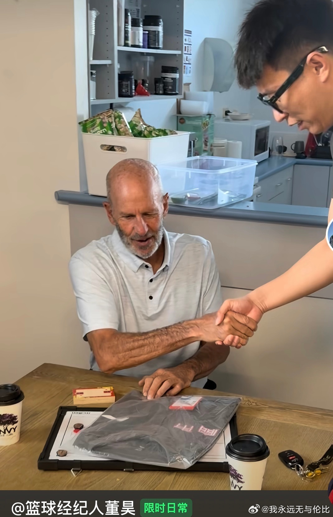 CBA广东宏远队的御用经纪人董昊老师利用春节假期去给宏远寻找新教练去了，杜指导应