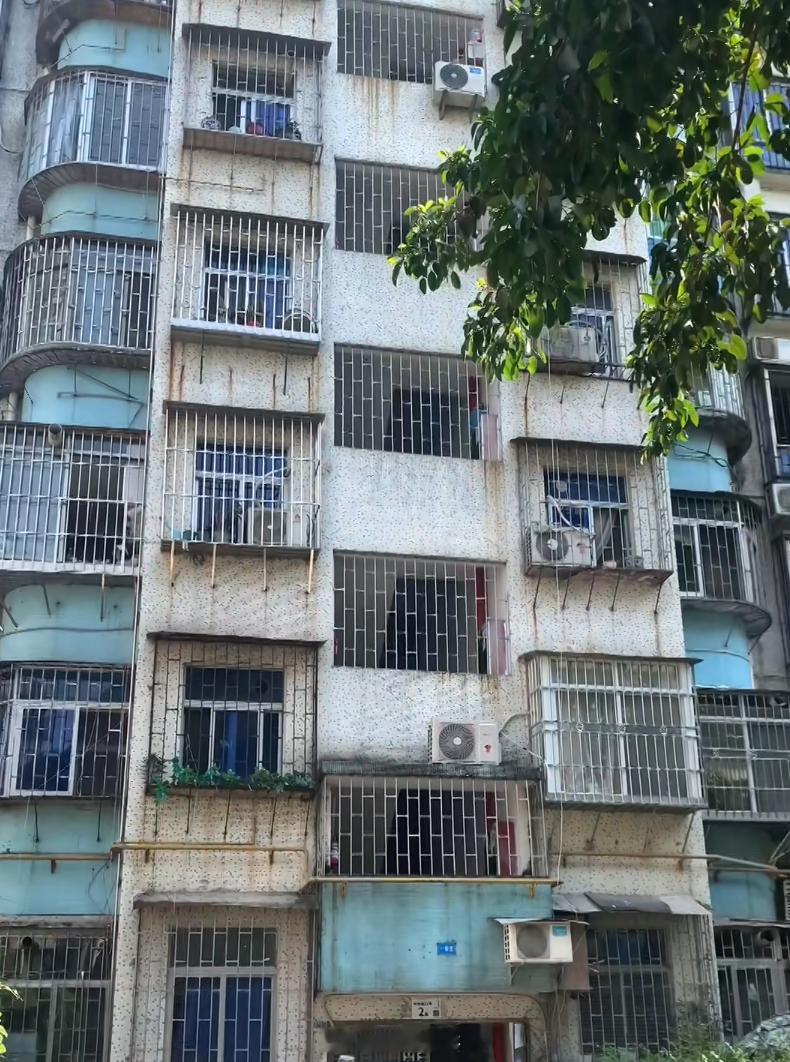 深圳福田建业小区119平3房，740万成交，单价6.2万。这样的小区，就算重新装