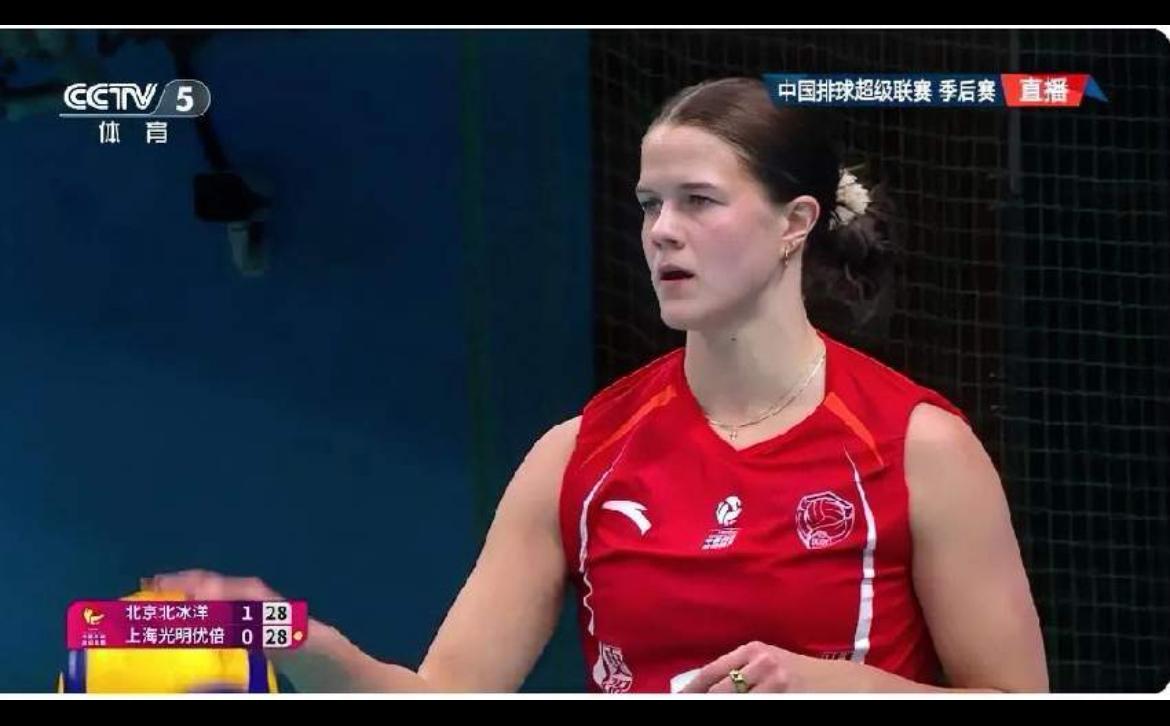 明天28日（周六）女排联赛掀起高潮。八支球队四场比赛，其中天津女排对山东女排的铜