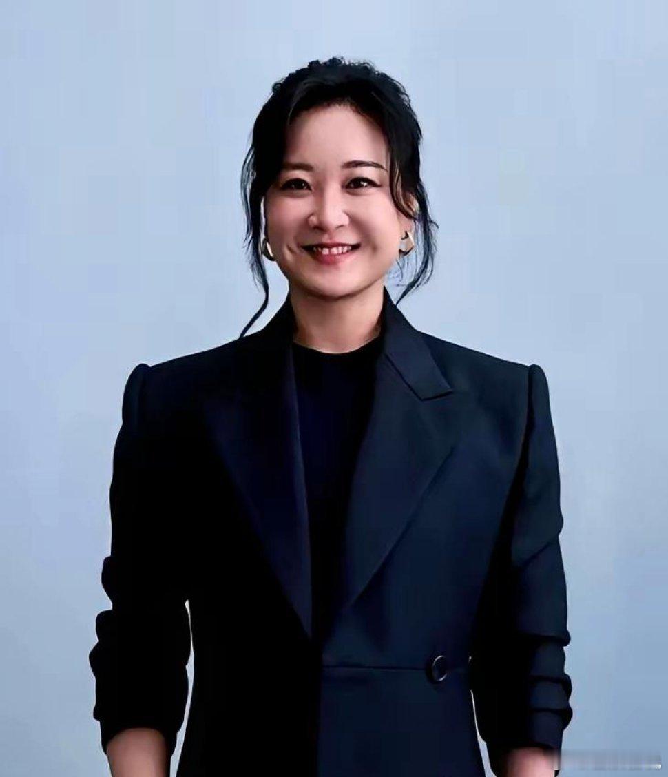 王晶这次真是敢说，直接把贾玲减肥的“遮羞布”给扯下来了。直言不讳：那100斤肉，