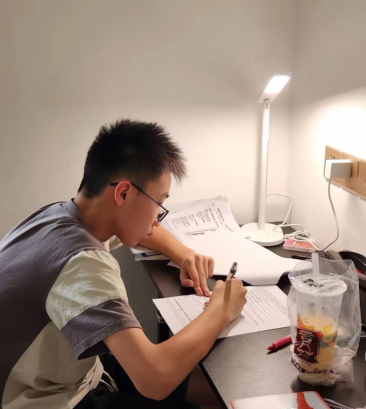 可能很多人都会怀疑：到了高中，一年半时间，语文、数学和英语成绩的提高幅度会有这