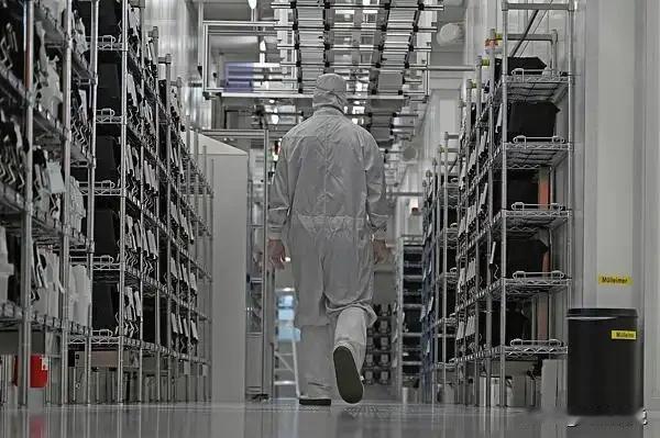 外媒揭露：英国政界力推强制出售安世半导体工厂，背后竟藏着科技焦虑与美国施压的双重