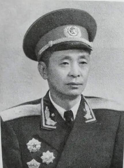 1957年，开国少将向中央申请：“我脑袋受过伤，不适合当官，想回家当农民！”中央