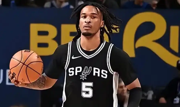 马刺今年的防守，篮板真的比去年好太多了就是有种说不出来的纪律性。而且索汉的防守