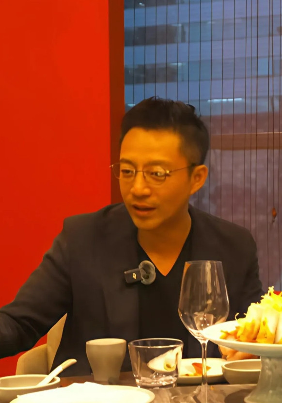 天啦！原来我们也被八卦媒体做局了！汪小菲这个人的学识和谈吐，不像是媒体口中的