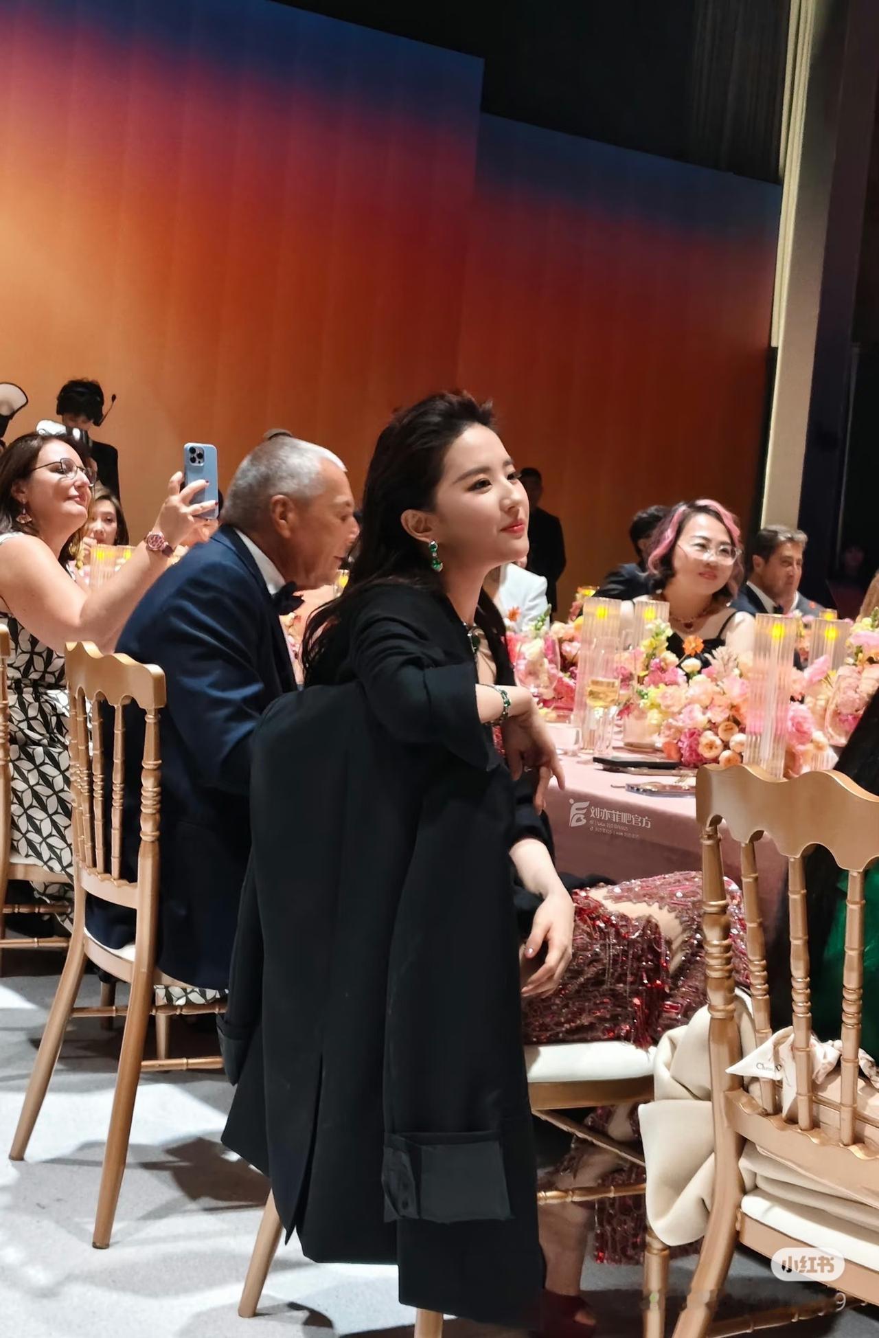 美丽自在天成刘亦菲