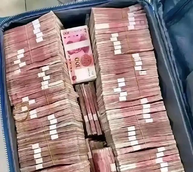 啥是洗钱？给你举个最易懂的例子：你买彩票中了800万，国家扣20%的税，到手64