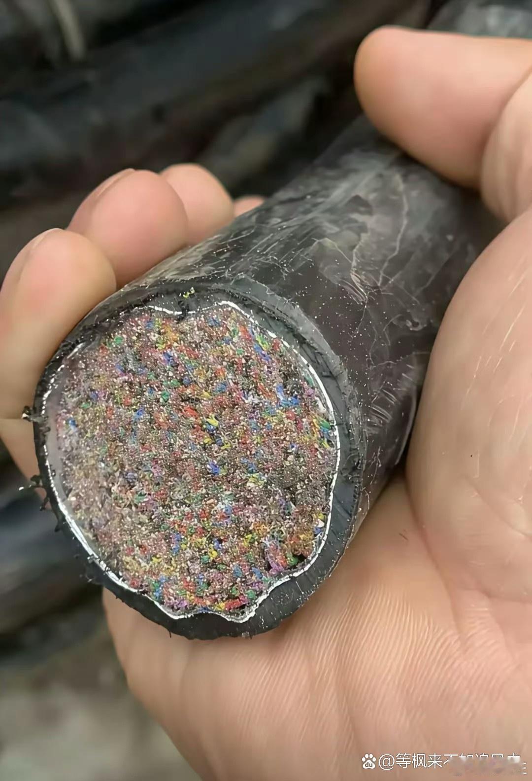 怪不得挖断光缆基本上就废了，你们看看这怎么接？