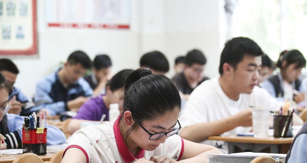 2025年6月20日，网络上突然曝光出许多高校都已经明确下来，不会再去招复读生，