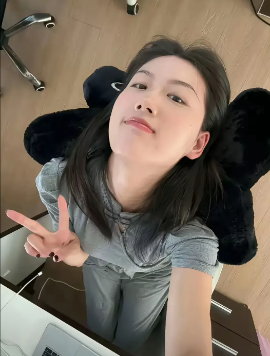你们知道吗？女人如果是心情不好只有两种可能一个是：没钱花另一个是：吃不饱