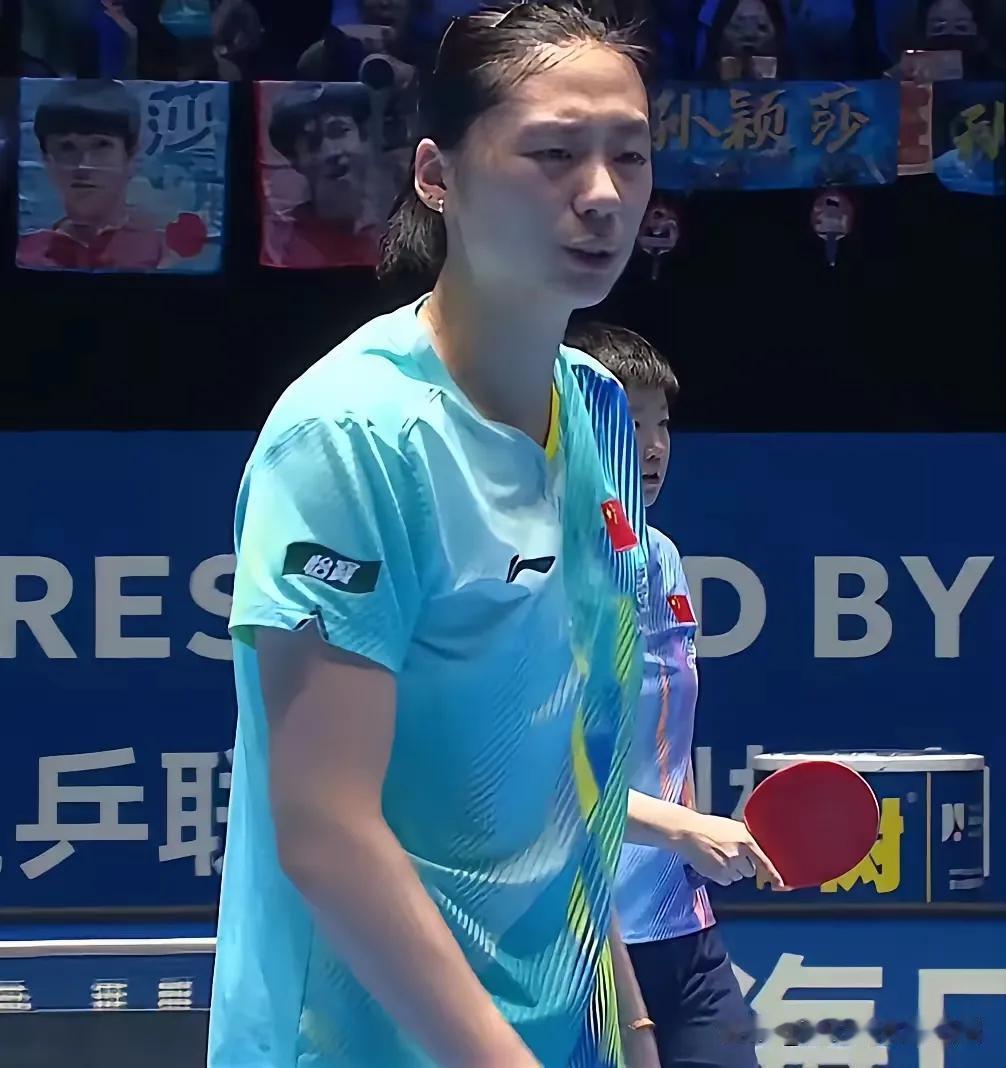 陈熠拼尽全力还是惜败莎莎，赛场边她那满脸的无奈和不甘，真的看了让人心疼！