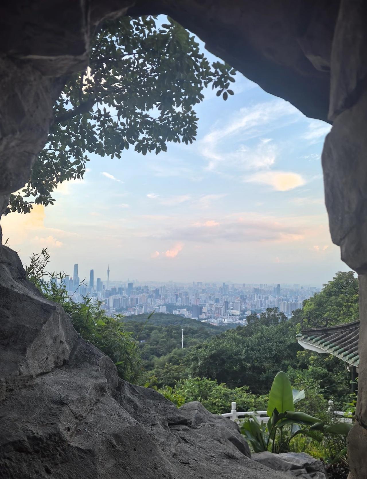 📍广州白云山|洞穴里别有的景色~在广州白云山，有一个隐藏的机位，就在白云