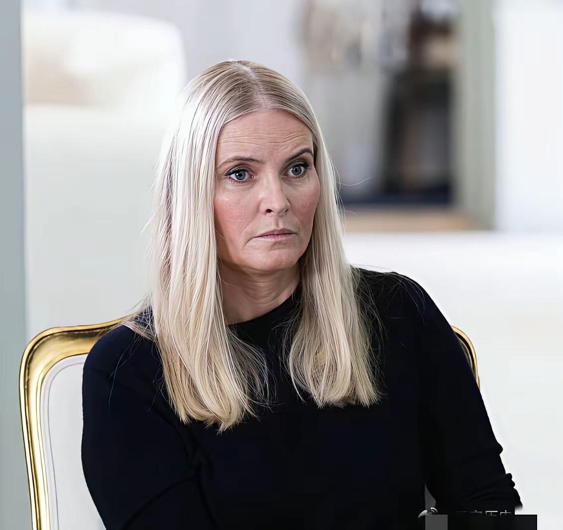 俗话说，下巴兜兜，晚年无忧。这话就是说下巴上有个沟，晚年会很幸福。看看挪威王