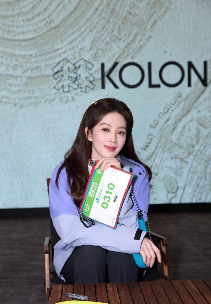 最近刘诗诗在出席时尚活动的时候搭配了一身漂亮的运动装，看起来格外的有活力气息。