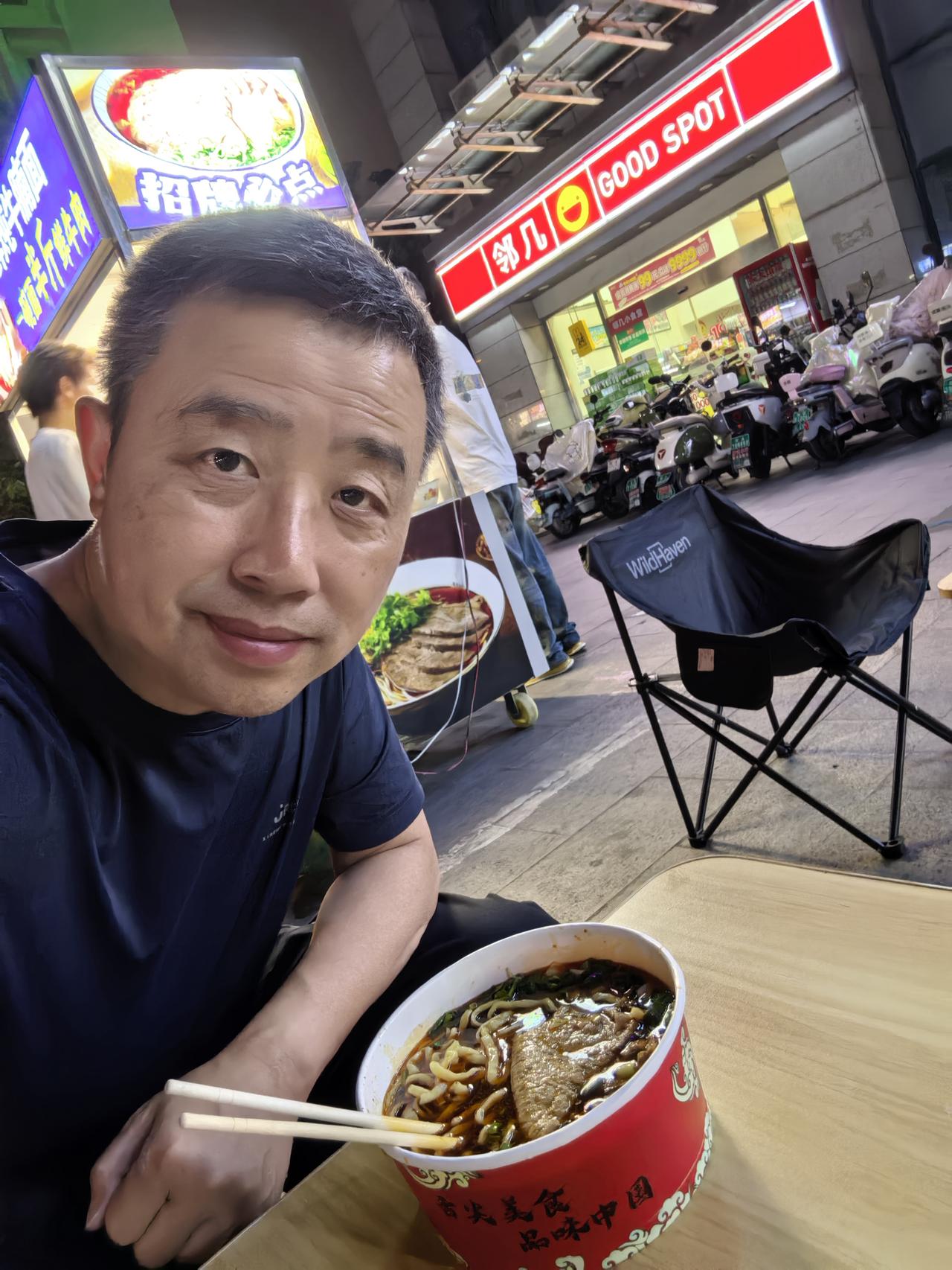 酒龄四十年，今天是我滴酒未沾的第318天。昨天晚上失眠了，熬到凌晨两点才睡