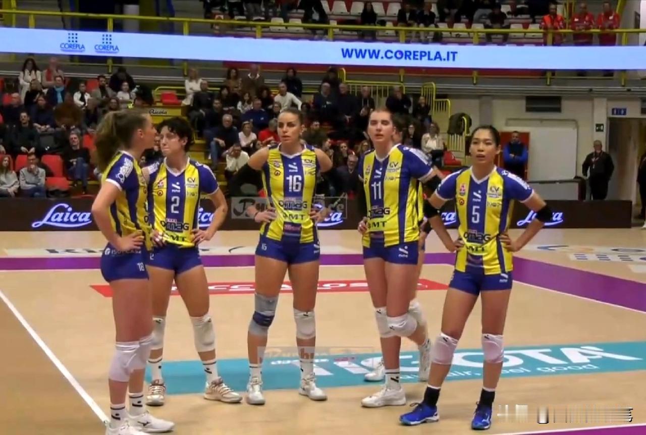 庄宇珊身披5号首发了，目前比赛状态非常好[赞]刚看了庄宇珊代表的圣乔瓦尼女排与