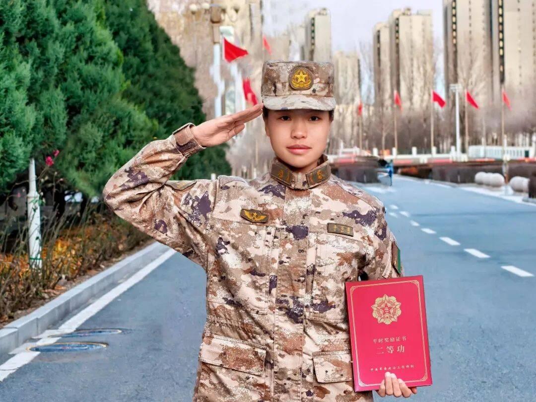 从化学学霸到军营尖兵！00后女兵两年立功，活成青春最美模样李百慧，河西学院