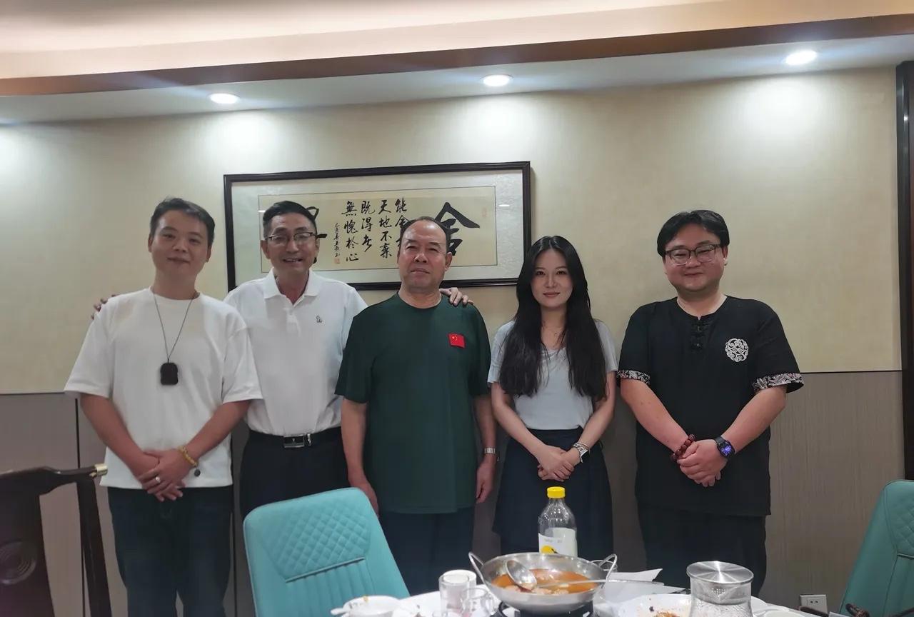 C位这位演员，有谁认识他