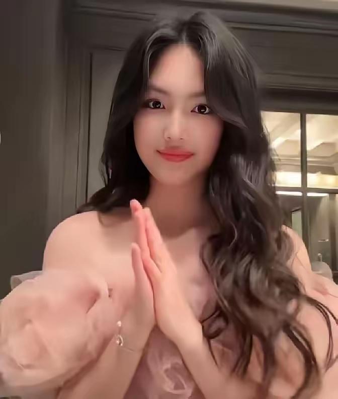 问美院油画系同学王诗龄画得咋样？人家没夸天赋没说技巧，先叹一句：“我们馋的哪是