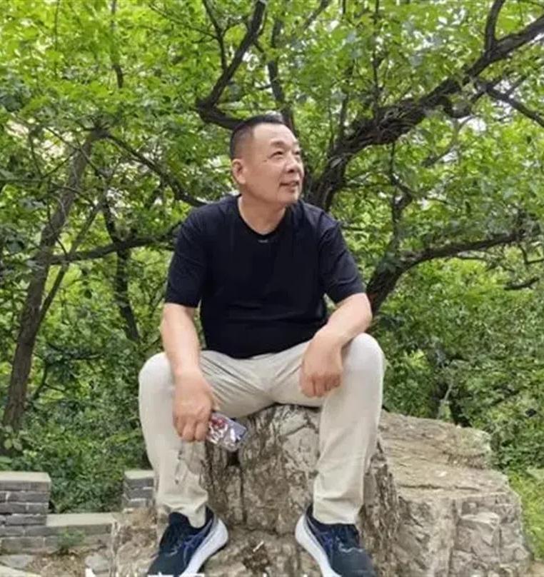 不知道你们发现没？于东来越来越快“不对劲”了。不是因为胖东来生意做差了，恰恰