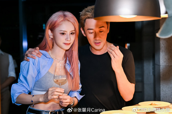 张馨月晒35岁庆生照林峯老婆张馨月晒35岁庆生照，第三张有点看不懂。。。林峯为张
