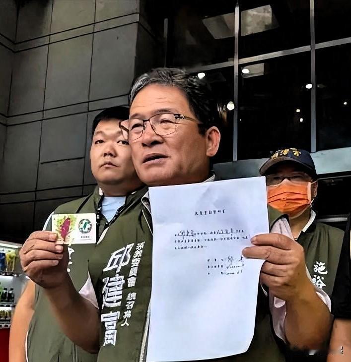 据台媒6月9日，民进党元老邱建富正式递交退党申请，宣布脱党参选彰化县长，放话赖清
