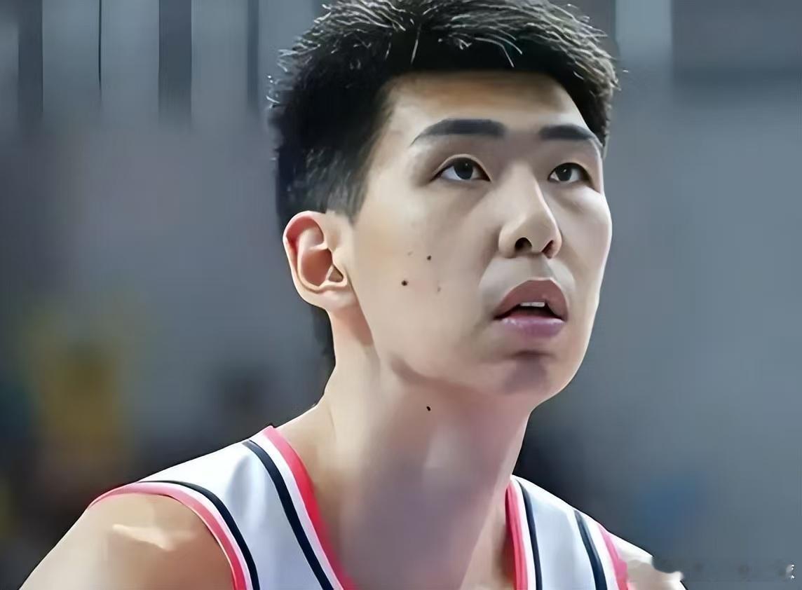 广东男篮vs龙狮男篮龙狮1比0领先广东有人转身换了天地，有人进门丢了自己一笔交易