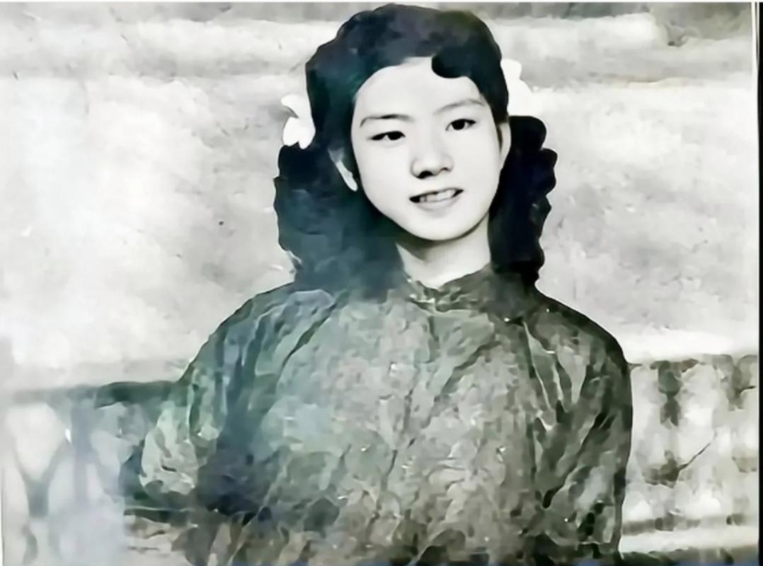 被捕后，她只说了一句话："我是一个护士。"但敌人不信。烙铁、绳鞭、辣椒水、钢